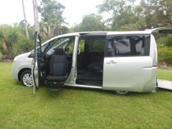 2013 Nissan Serena Turnout Seat and Rear Entr